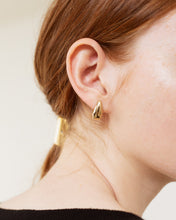 Load image into Gallery viewer, 14K Gold Teardrop Stud Earrings