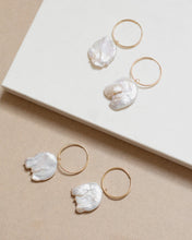 Load image into Gallery viewer, Freshwater Pearl Hoop Earrings