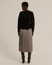 Load image into Gallery viewer, Ilana Pleated Houndstooth Midi Skirt