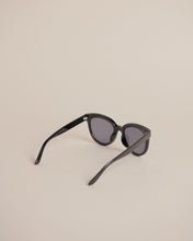 Load image into Gallery viewer, Oversized Teardrop Sunglasses