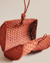 Load image into Gallery viewer, Cuzco Vaulted Straw Wristlet
