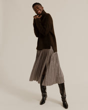 Load image into Gallery viewer, Ilana Pleated Houndstooth Midi Skirt
