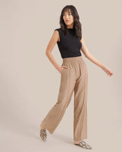 Load image into Gallery viewer, Ladan Sleeveless Slit-Neck Tank
